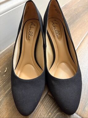 Abella Black Pointed-Toe Women’s Heels